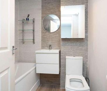 Oak Path, Bushey, WD23 - Photo 4