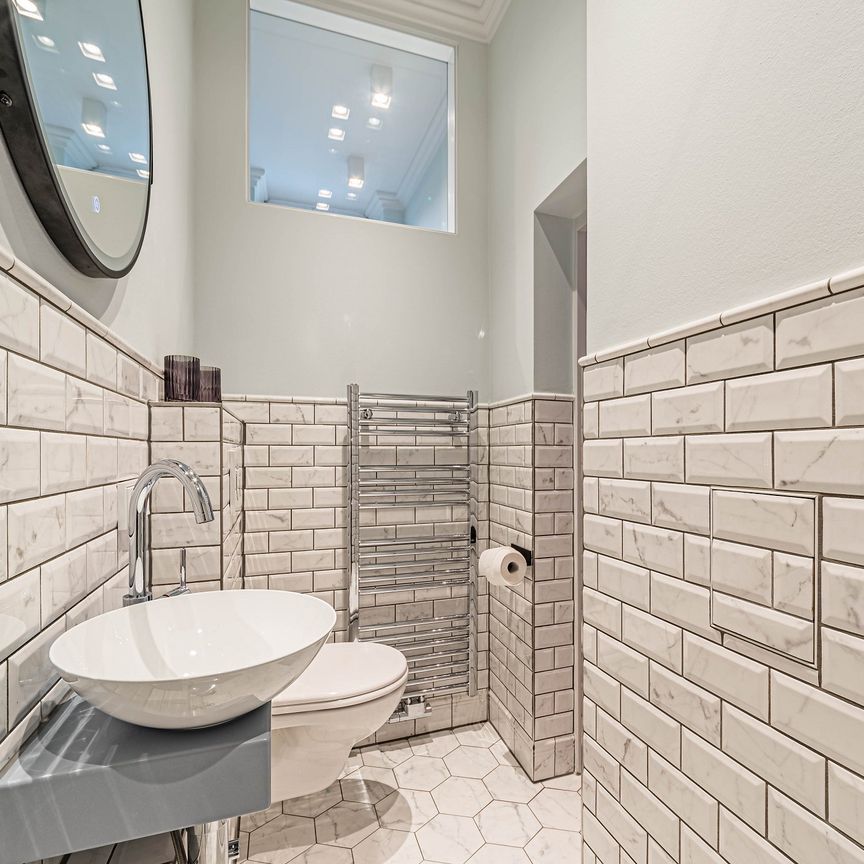 City-Residence: Modern möbliertes Apartment in zentraler Nordendlage - Foto 1