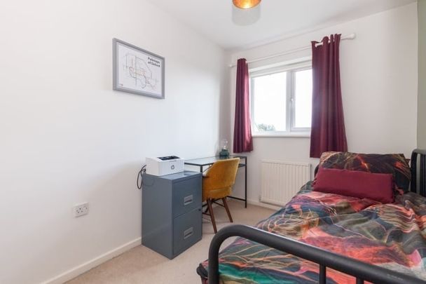 River View, Kennington - Photo 1