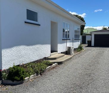 Low maintenance, close to town - Photo 4