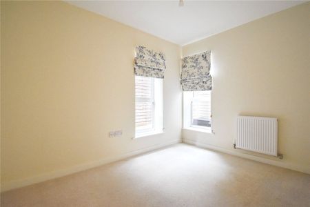 Beautifully presented 1 bedroom apartment at this bespoke development in Cambridge within walking distance of the Railway Station, City Centre and Addenbrookes Hospital. GCH. Allocated parking. Unfurnished. - Photo 4