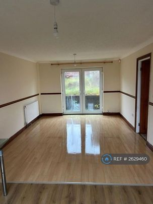 3 bedroom end of terrace house to rent - Photo 1