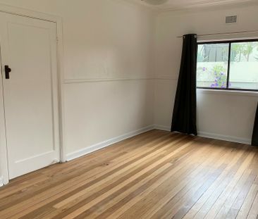 2 BEDROOM APARTMENT IN CENTRAL LOCATION! - Photo 2