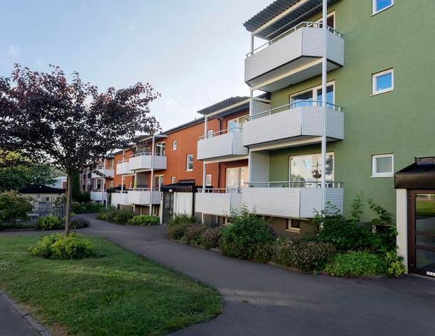 Hundraårsgatan 11 - Foto 1