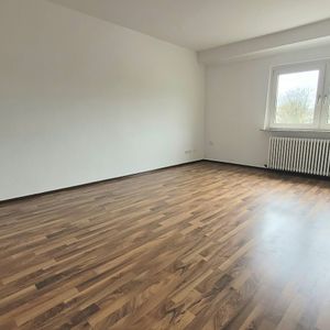 Schöne 2-Zimmer-Wohnung mit Balkon und großer Küche! - Photo 2