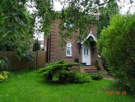 1 bedroom in a house share to rent - Photo 5