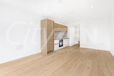 37 Clarendon Road, Watford - Photo 3