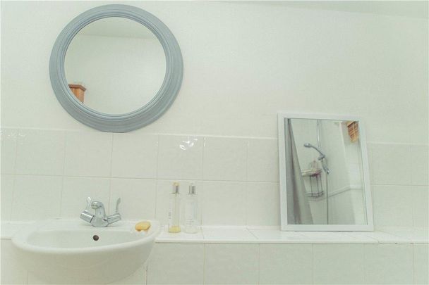 4 bedroom terraced house to rent - Photo 1