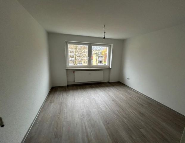 Frisch renovierete 3-Zimmer-Wohnung mit separatem WC in zentraler Lage - Photo 1