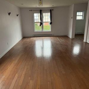 Grand Appartement 5 1/2 à louer, Laval, Qc - Photo 2