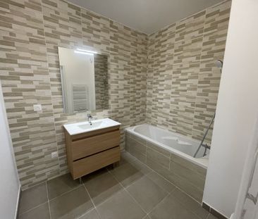 Location Appartement 3 pièces 63m² LA SEYNE SUR MER 83500 - Photo 3