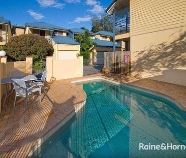 Fully Furnished Townhouse - Perfect for University - Photo 1