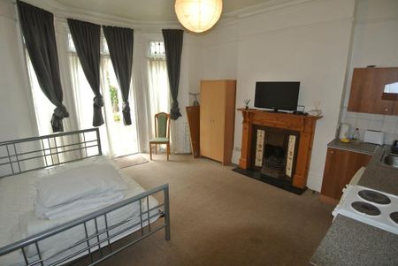 Studio to rent - Photo 2