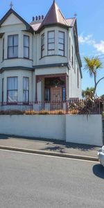 Modern Furnished Studio Room - Photo 3