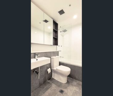 Modern One Bedroom One Bathroom Apartment NOW LEASING!!! - Photo 4