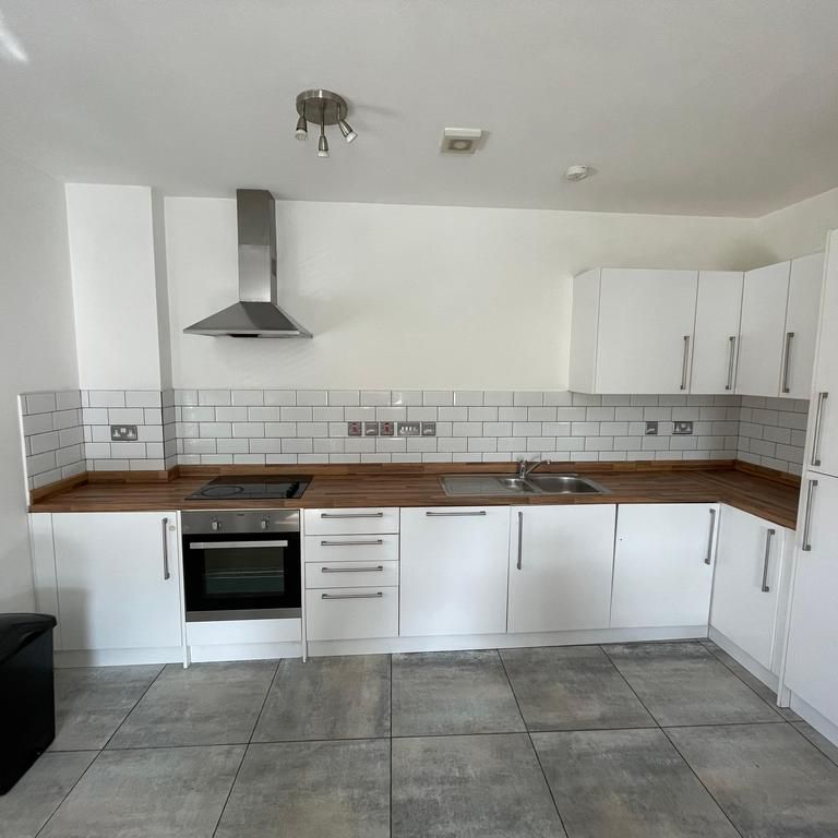 2 bedroom flat to rent - Photo 1