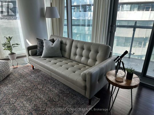 #2010 - 12 York Street – Toronto C01, Ontario - Photo 1