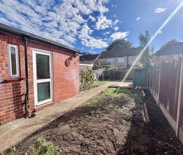 Woodcroft Avenue, HULL - Photo 2