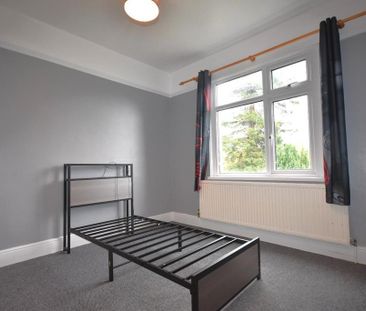 4 bedroom semi-detached house to rent - Photo 5