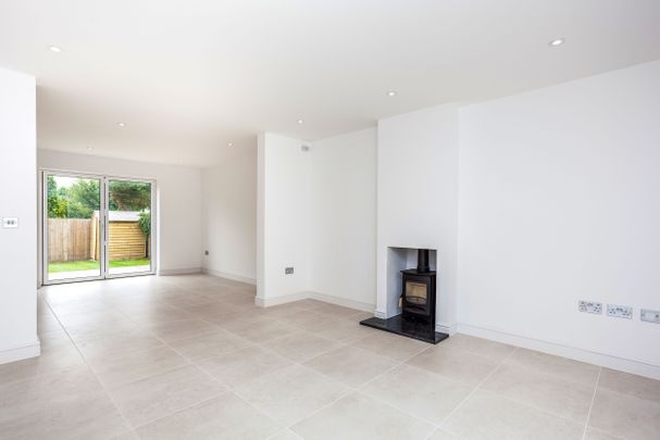 4 bedroom house to rent Southdown Place, Ardingly, Haywards Heath, RH17 - Photo 1