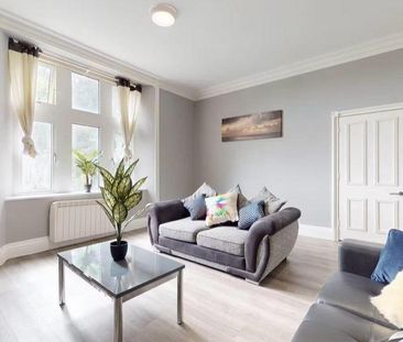 4 bedroom flat to rent - Photo 2