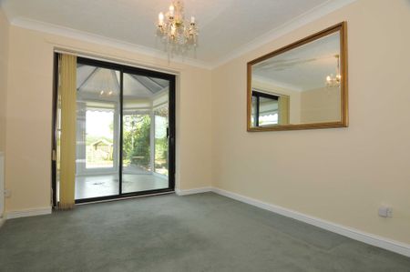 4 bedroom Four Bedroom Detached House to rent - Photo 2