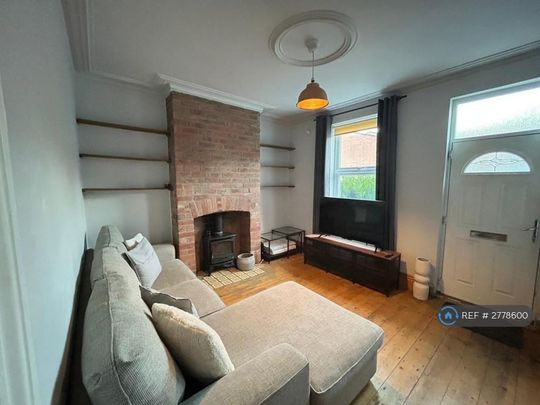 2 bedroom end of terrace house to rent - Photo 1