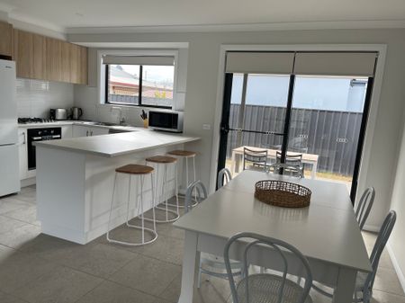 Modern 2 Bedroom Townhouse - Photo 4