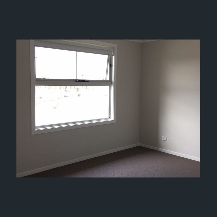 Four bedroom House in The Ponds For Rent - Photo 1