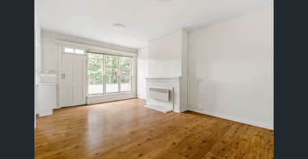 Spacious One-Bedroom Apartment in Prime Toorak Location - Photo 2