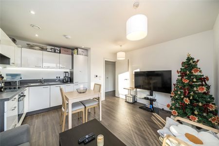 Adenmore Road, London, SE6 4BL - Photo 2