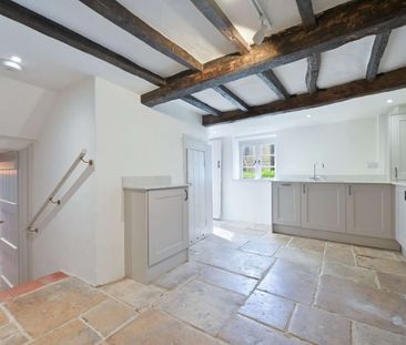 A charming 1 bedroom, period cottage in the heart of Winchcombe. - Photo 5