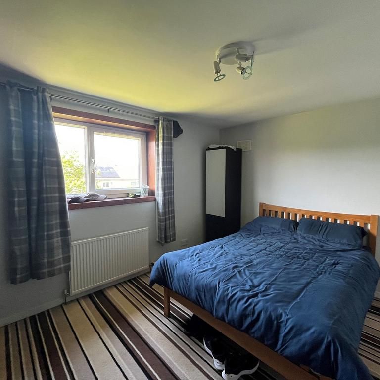 3 bedroom flat to rent - Photo 1