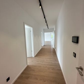 TOP: Neues, hochwertiges Penthouse, exklusive Ausstattung, Traumaussicht, XXL-Balkon & Klimaanlage - Photo 1