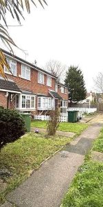 Bramley Close, Staines-upon-thames, Surrey, TW18 - Photo 3