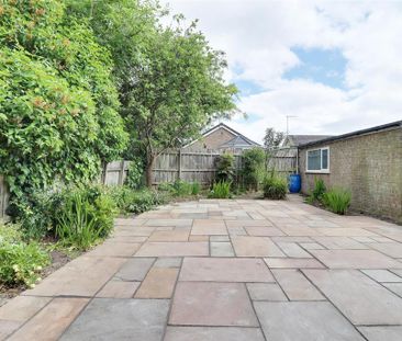 3 bedroom detached bungalow to rent - Photo 2