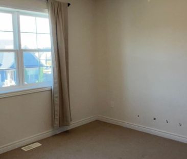 For Lease - 325 Noftall Gardens, Peterborough, Ontario - Photo 6