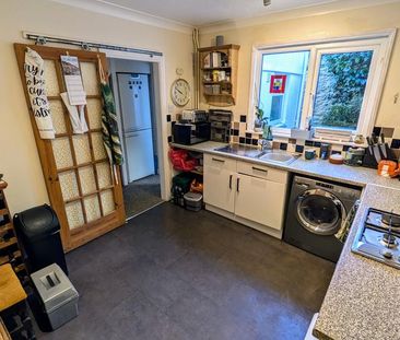 3 bedroom terraced house to rent - Photo 2