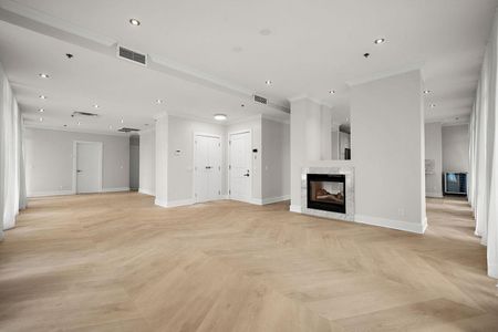 Luxury Spacious Apartment in Golden Square Mile - Photo 2