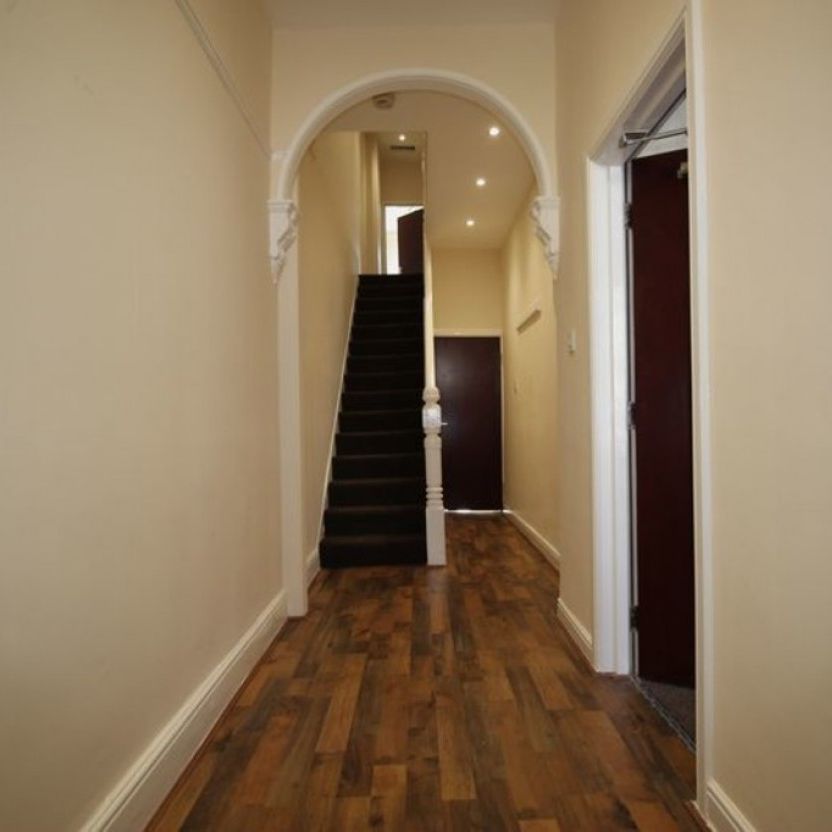 6 bed Semi-Detached House for Rent - Photo 1