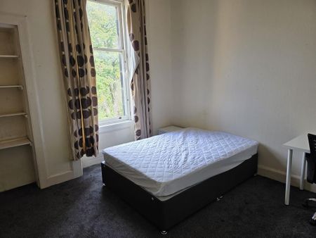 4 bedroom apartment to rent - Photo 2