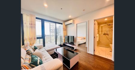 Contemporary Sky-Residence with Premium Views & Double Parking - Photo 4