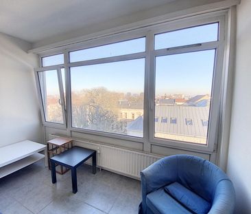 À Ixelles, grand studio de 55m2 en location 750 € par mois - Photo 3