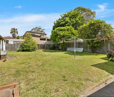 Charming Three-Bedroom Home in Convenient Arncliffe Location - Photo 5