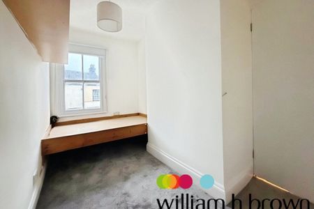 East Hill, Colchester - Photo 5