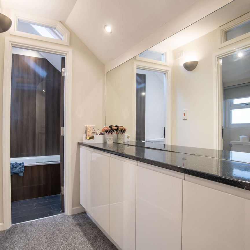 Premium five bedroom property on Coburn Street - Photo 1