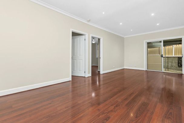 Prime Location 3-Bedroom Family Residence - Photo 1