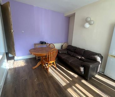 Room in a Shared House, St Hildas Mount, LS9 - Photo 2