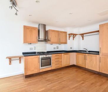 2 bedroom flat to rent - Photo 4