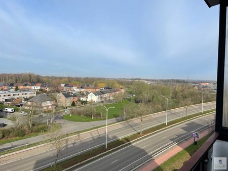 Vernieuwd app. met 2 slaapkamers en parking - Foto 4